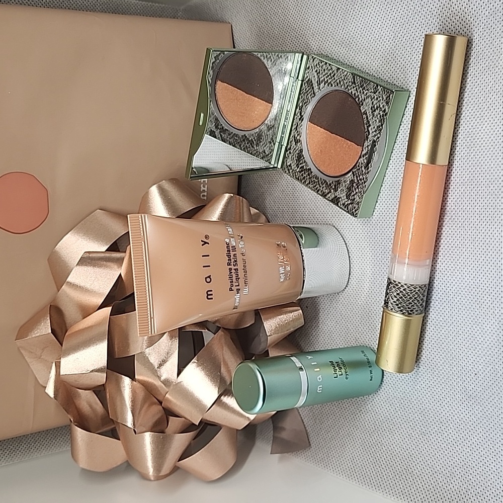 MALLY BEAUTY 4 Piece Collection Beautiful Fall Colors. (NEW) + brush